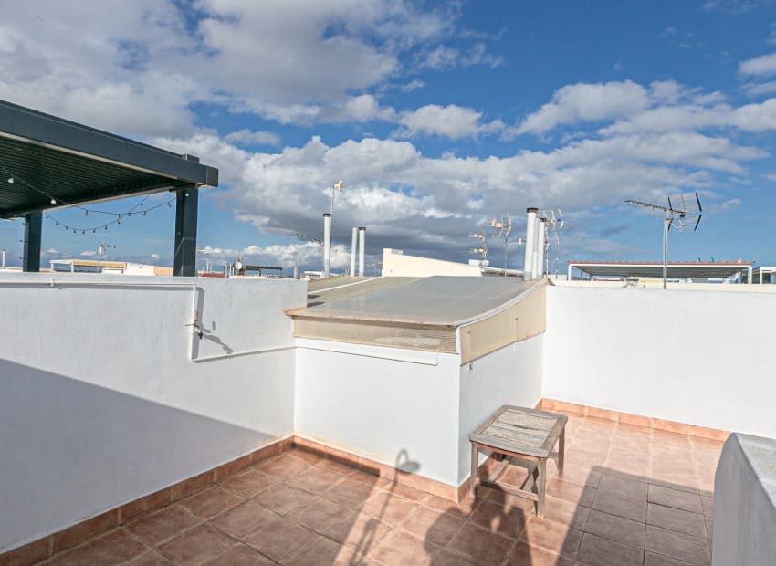 Pareado de 2 habitaciones en Torrevieja en venta con piscina - 180.000 € (Ref: 9572179)