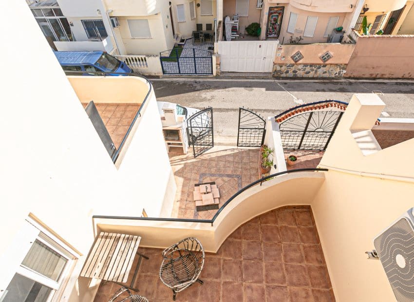 Pareado de 2 habitaciones en Torrevieja en venta con piscina - 180.000 € (Ref: 9572179)