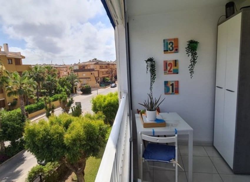 1 soverom Leilighet til salgs i Orihuela Costa med svømmebasseng - € 128 500 (Ref: 9572184)