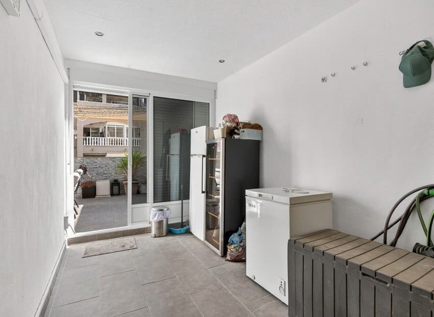 4 sypialnia Apartament przy plaży na sprzedaż w Torrevieja z basenem - 259 000 € (Ref: 9580311)