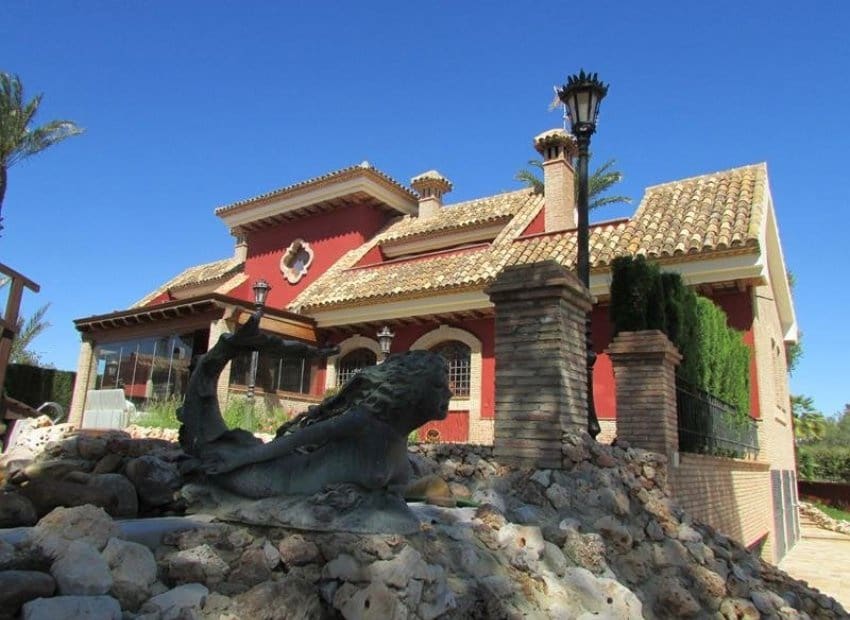 5 bedroom Villa for sale in Dehesa de Campoamor with pool - € 1,250,000 (Ref: 9580313)