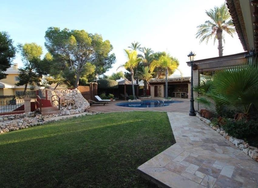 5 bedroom Villa for sale in Dehesa de Campoamor with pool - € 1,250,000 (Ref: 9580313)