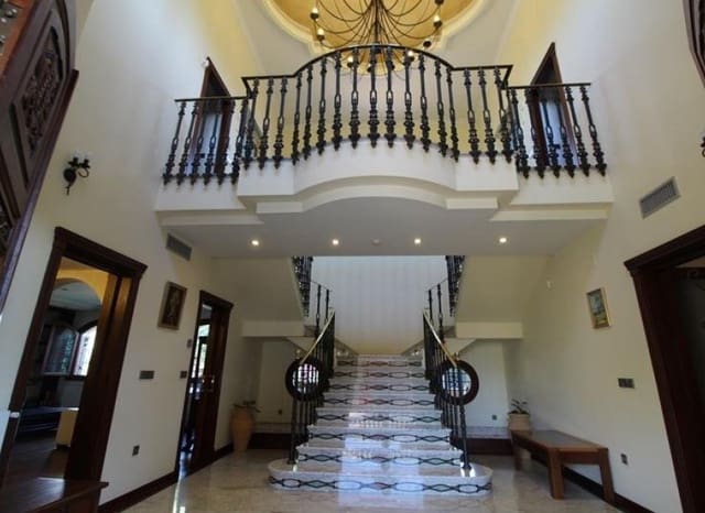 5 bedroom Villa for sale in Dehesa de Campoamor, Orihuela with pool - € 1,250,000 (Ref: 9580313)
