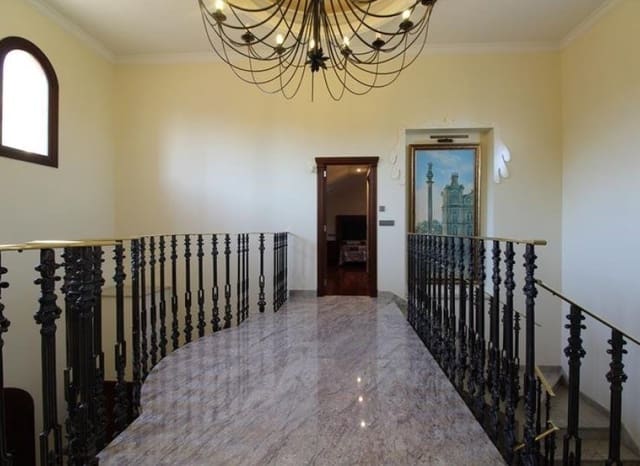 5 bedroom Villa for sale in Dehesa de Campoamor, Orihuela with pool - € 1,250,000 (Ref: 9580313)