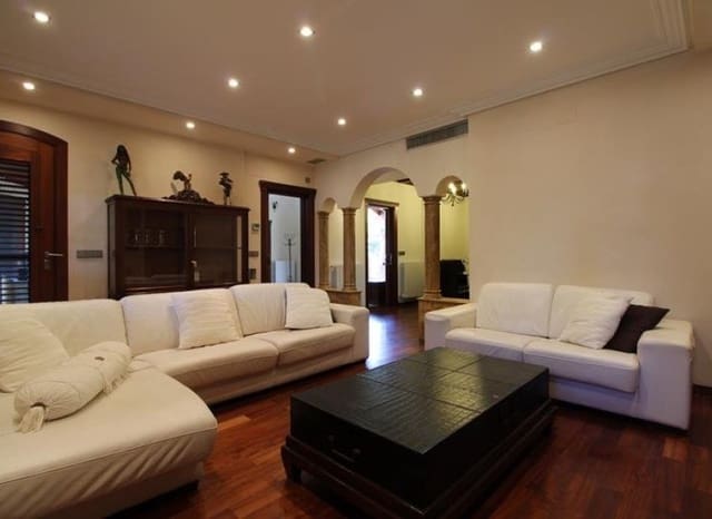 5 bedroom Villa for sale in Dehesa de Campoamor, Orihuela with pool - € 1,250,000 (Ref: 9580313)