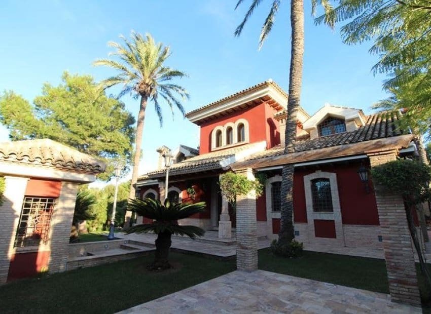 5 bedroom Villa for sale in Dehesa de Campoamor with pool - € 1,250,000 (Ref: 9580313)