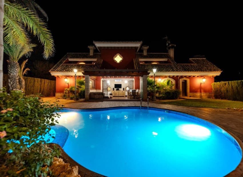 5 bedroom Villa for sale in Dehesa de Campoamor with pool - € 1,250,000 (Ref: 9580313)