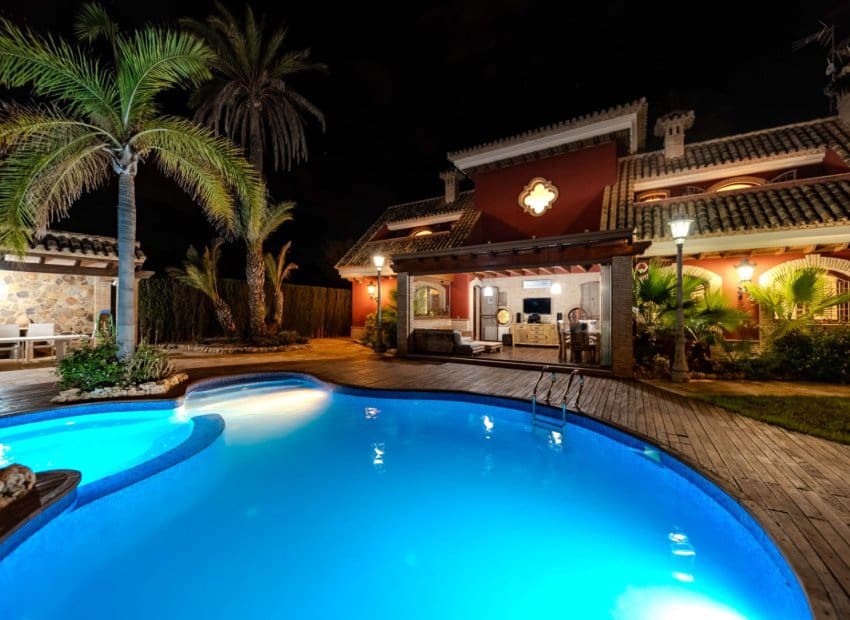 5 bedroom Villa for sale in Dehesa de Campoamor with pool - € 1,250,000 (Ref: 9580313)