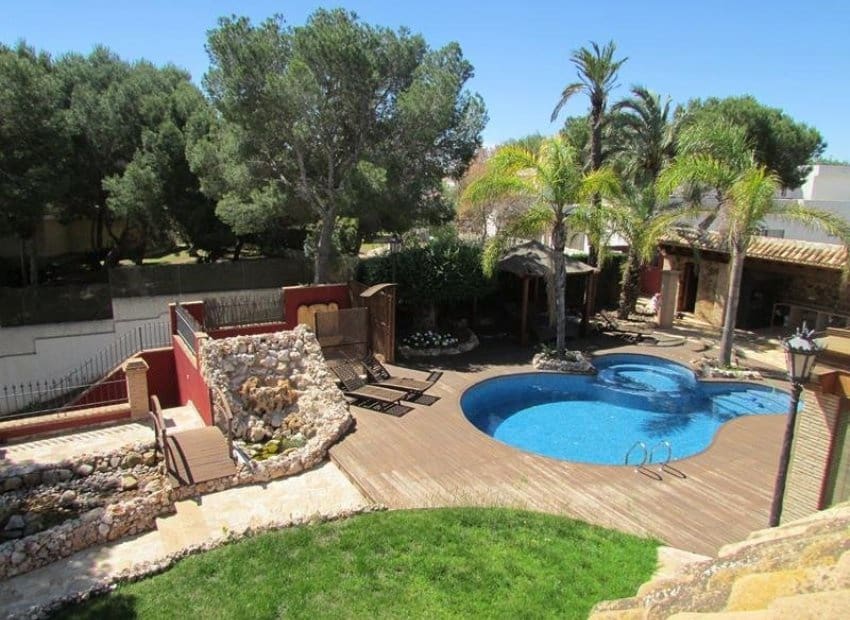 5 bedroom Villa for sale in Dehesa de Campoamor with pool - € 1,250,000 (Ref: 9580313)