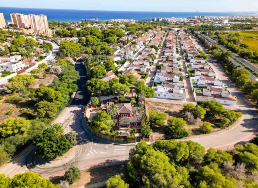 5 bedroom Villa for sale in Dehesa de Campoamor with pool - € 1,250,000 (Ref: 9580313)