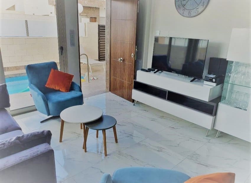 5 Zimmer Villa zu verkaufen in Villamartin mit Pool - 380.000 € (Ref: 9580315)