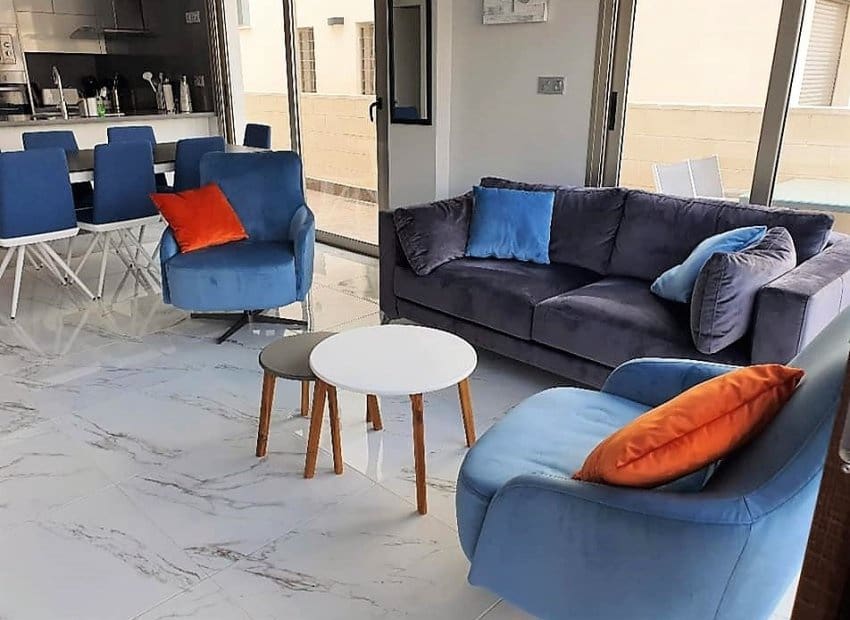 5 Zimmer Villa zu verkaufen in Villamartin mit Pool - 380.000 € (Ref: 9580315)