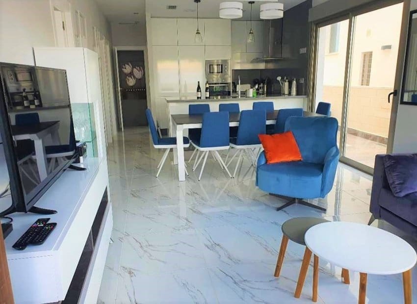 5 Zimmer Villa zu verkaufen in Villamartin mit Pool - 380.000 € (Ref: 9580315)