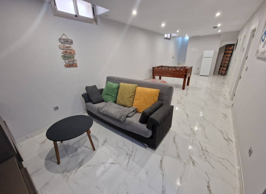 5 Zimmer Villa zu verkaufen in Villamartin mit Pool - 380.000 € (Ref: 9580315)