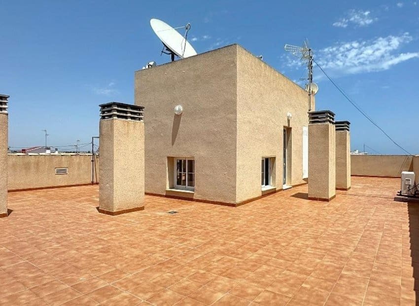 2 soverom Strandleiligheter til salgs i Los Cuarteros med svømmebasseng - € 257 000 (Ref: 9596728)