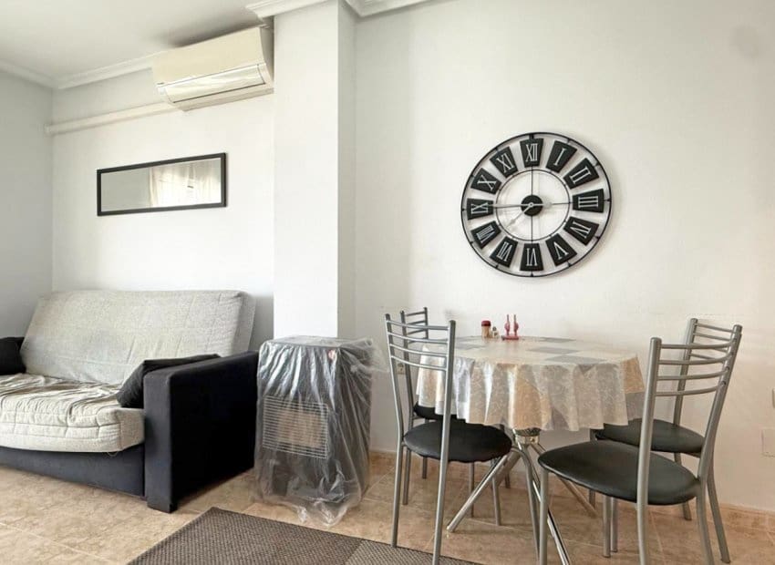 2 sypialnia Penthouse na sprzedaż w Torrevieja z basenem - 169 900 € (Ref: 9596730)