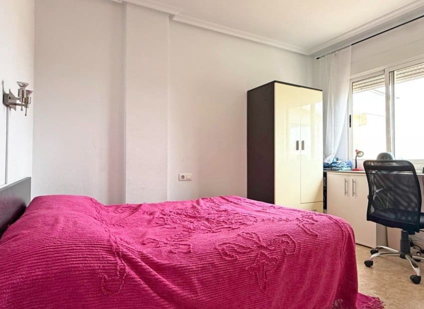 2 sypialnia Penthouse na sprzedaż w Torrevieja z basenem - 169 900 € (Ref: 9596730)