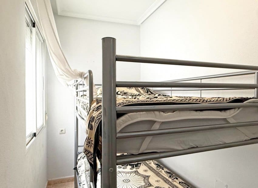 2 sypialnia Penthouse na sprzedaż w Torrevieja z basenem - 169 900 € (Ref: 9596730)