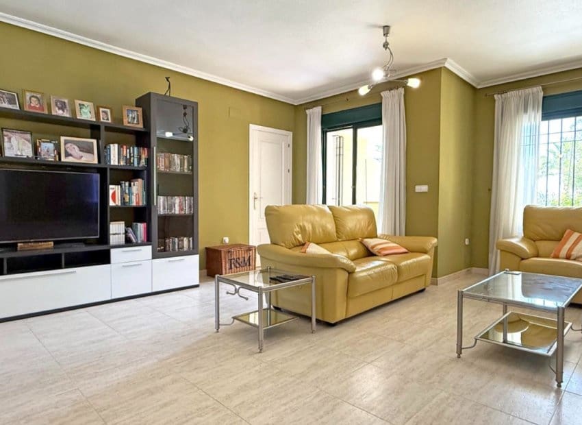 Apartamento de 2 habitaciones en Campoamor en venta con piscina - 215.000 € (Ref: 9596732)