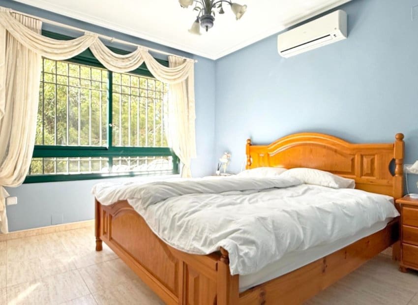 Apartamento de 2 habitaciones en Campoamor en venta con piscina - 215.000 € (Ref: 9596732)