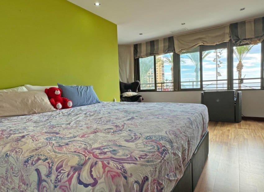 4 makuuhuone Ranta-asunto myytävänä paikassa Torrevieja - 489 000 € (Ref: 9596733)