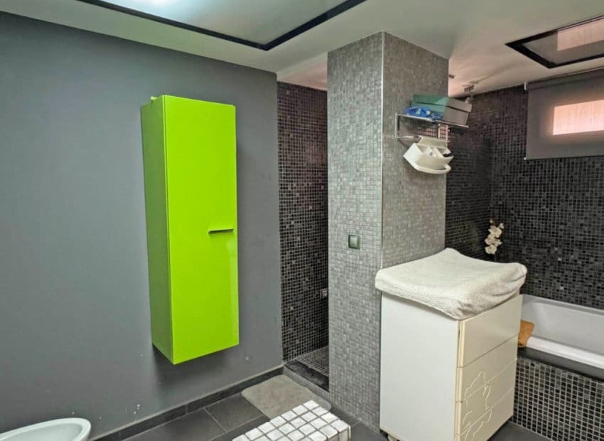 4 makuuhuone Ranta-asunto myytävänä paikassa Torrevieja - 489 000 € (Ref: 9596733)