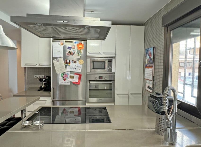 4 makuuhuone Ranta-asunto myytävänä paikassa Torrevieja - 489 000 € (Ref: 9596733)