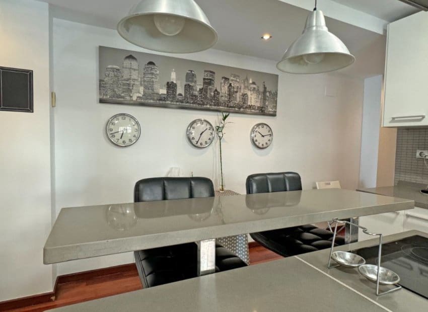 4 makuuhuone Ranta-asunto myytävänä paikassa Torrevieja - 489 000 € (Ref: 9596733)