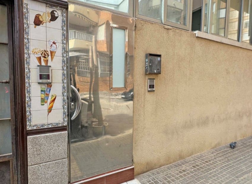 4 makuuhuone Ranta-asunto myytävänä paikassa Torrevieja - 489 000 € (Ref: 9596733)