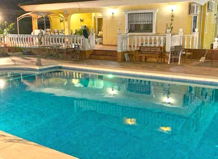 Chalet de 6 habitaciones en Los Balcones en venta con piscina - 610.000 € (Ref: 9596734)