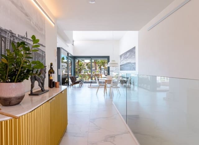 5 makuuhuone Huvila myytävänä paikassa San Miguel de Salinas mukana uima-altaan - 780 000 € (Ref: 9596735)