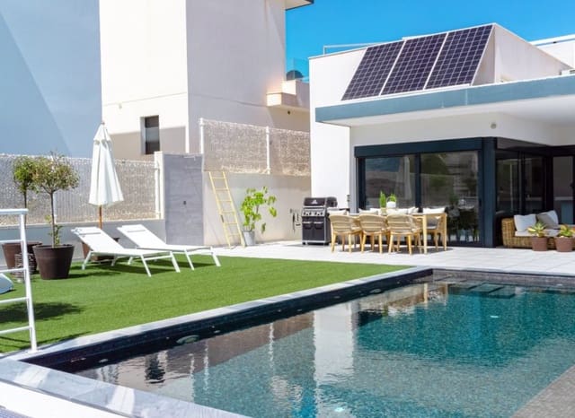 5 makuuhuone Huvila myytävänä paikassa San Miguel de Salinas mukana uima-altaan - 780 000 € (Ref: 9596735)