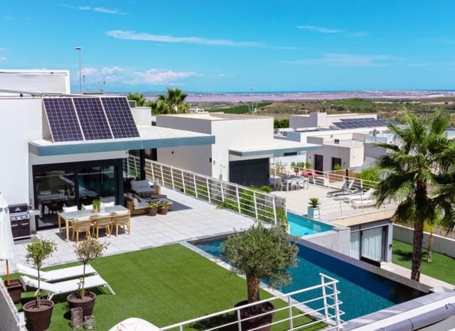 5 makuuhuone Huvila myytävänä paikassa San Miguel de Salinas mukana uima-altaan - 780 000 € (Ref: 9596735)