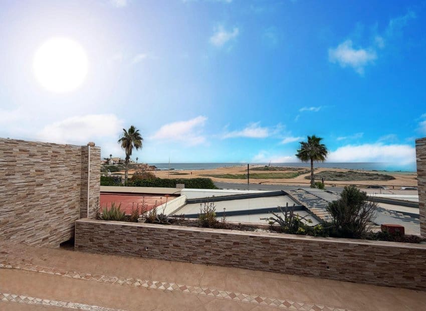 2 soverom Strandleiligheter til salgs i Torrevieja med svømmebasseng - € 209 900 (Ref: 9596736)