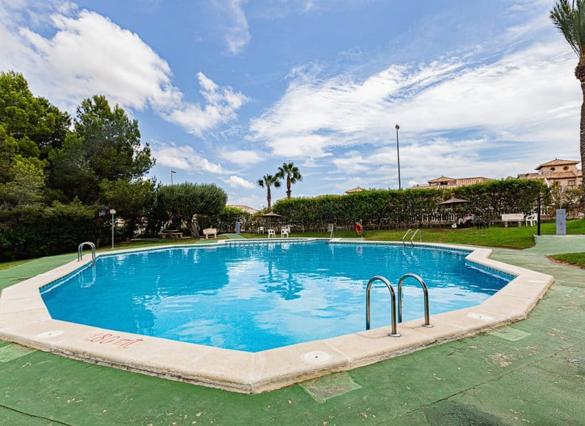 2 quarto Penthouse para venda em Villamartin com piscina - 139 000 € (Ref: 9596740)