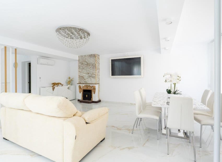 4 makuuhuone Paritalo myytävänä paikassa Orihuela Costa mukana uima-altaan - 529 000 € (Ref: 9596745)