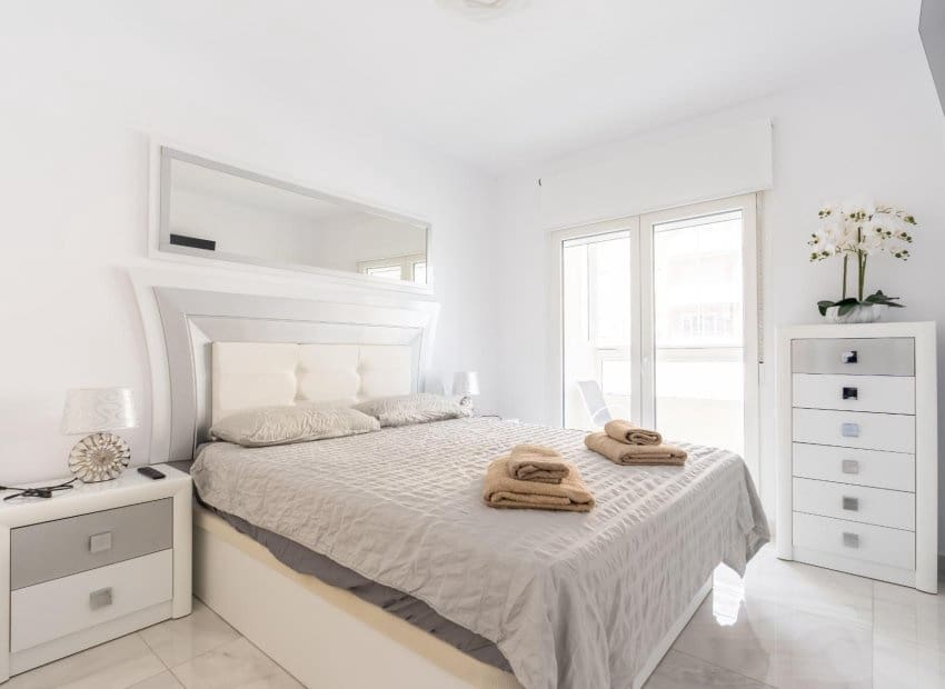 4 makuuhuone Paritalo myytävänä paikassa Orihuela Costa mukana uima-altaan - 529 000 € (Ref: 9596745)