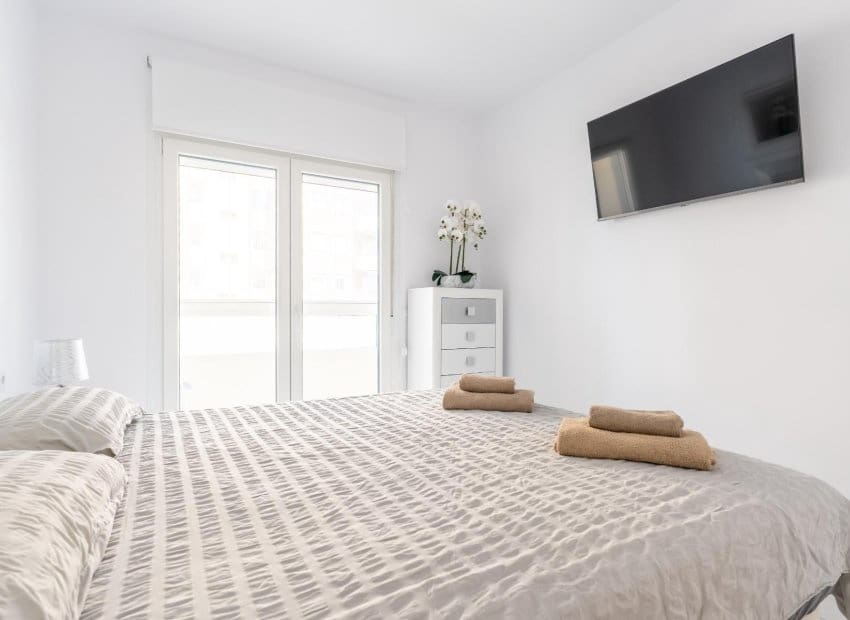 4 makuuhuone Paritalo myytävänä paikassa Orihuela Costa mukana uima-altaan - 529 000 € (Ref: 9596745)