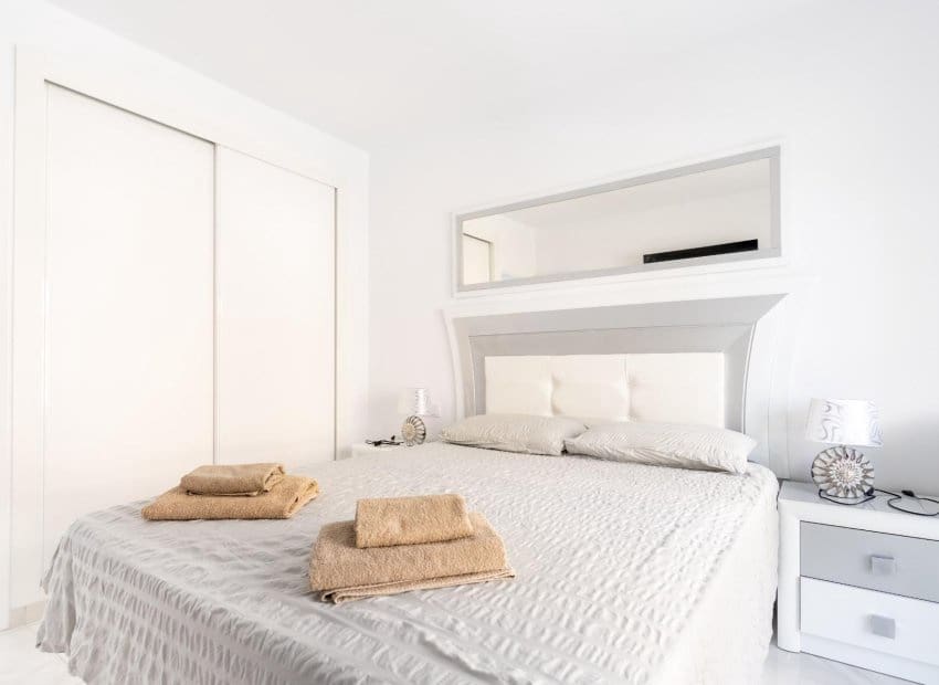 4 makuuhuone Paritalo myytävänä paikassa Orihuela Costa mukana uima-altaan - 529 000 € (Ref: 9596745)