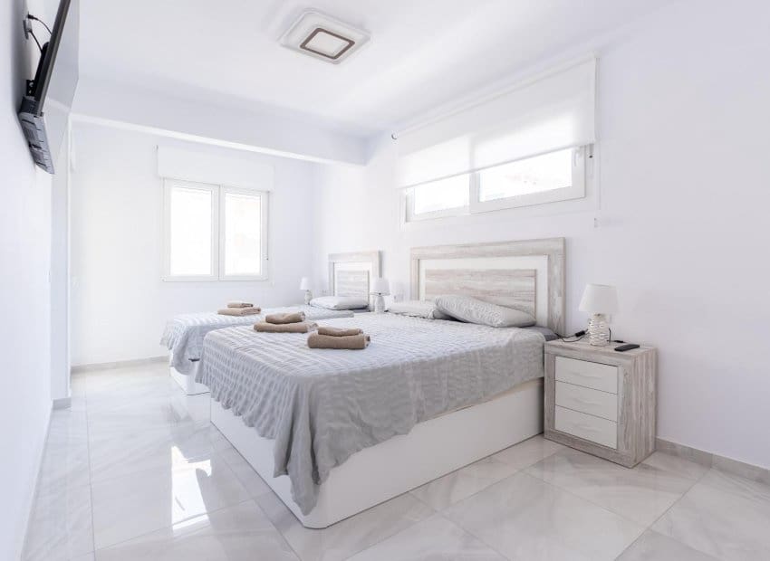 4 makuuhuone Paritalo myytävänä paikassa Orihuela Costa mukana uima-altaan - 529 000 € (Ref: 9596745)