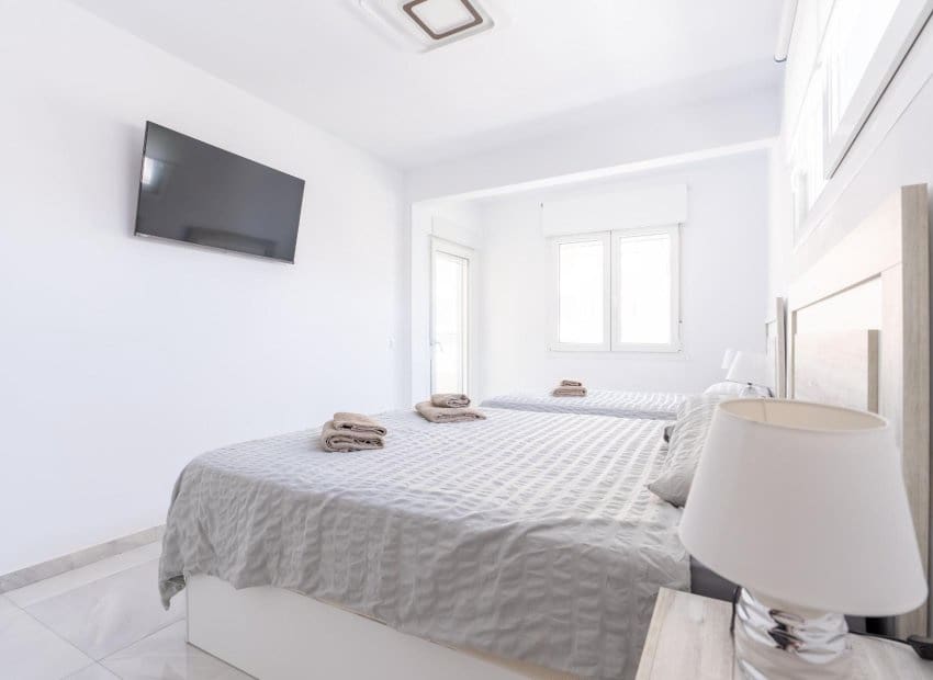 4 makuuhuone Paritalo myytävänä paikassa Orihuela Costa mukana uima-altaan - 529 000 € (Ref: 9596745)