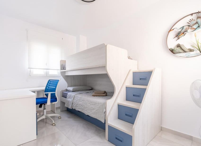 4 makuuhuone Paritalo myytävänä paikassa Orihuela Costa mukana uima-altaan - 529 000 € (Ref: 9596745)