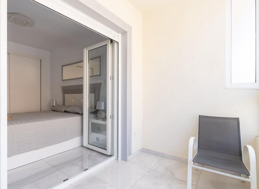 4 makuuhuone Paritalo myytävänä paikassa Orihuela Costa mukana uima-altaan - 529 000 € (Ref: 9596745)