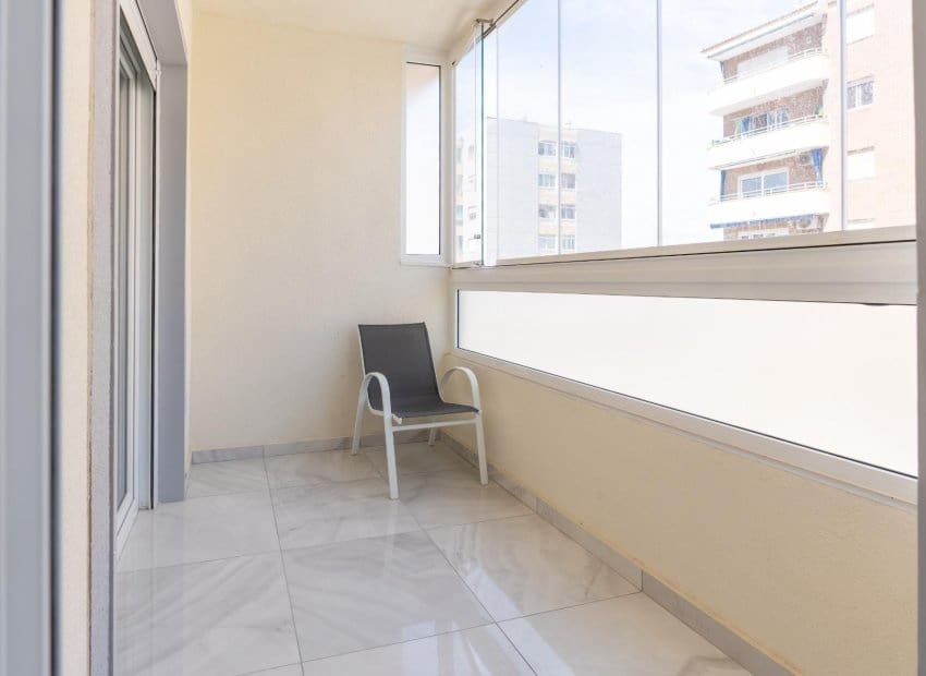 4 makuuhuone Paritalo myytävänä paikassa Orihuela Costa mukana uima-altaan - 529 000 € (Ref: 9596745)