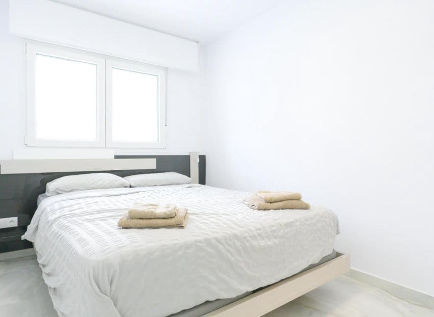 4 makuuhuone Paritalo myytävänä paikassa Orihuela Costa mukana uima-altaan - 529 000 € (Ref: 9596745)