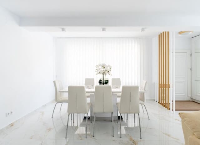 4 makuuhuone Paritalo myytävänä paikassa Orihuela Costa, Orihuela mukana uima-altaan - 529 000 € (Ref: 9596745)