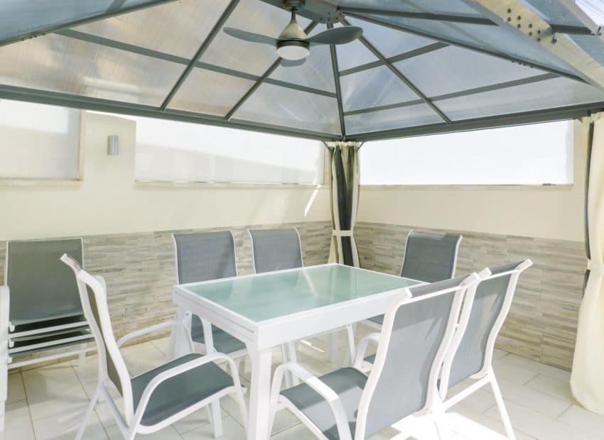 4 makuuhuone Paritalo myytävänä paikassa Orihuela Costa mukana uima-altaan - 529 000 € (Ref: 9596745)