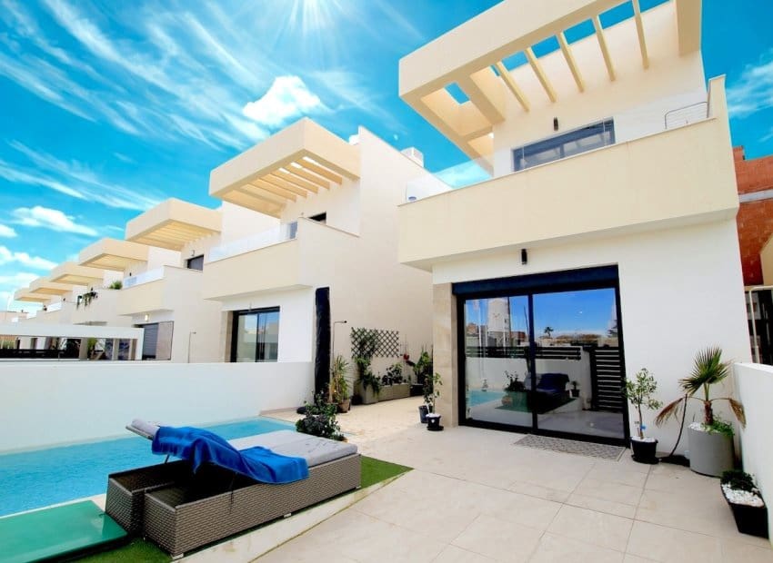 3 makuuhuone Huvila myytävänä paikassa Los Montesinos mukana uima-altaan - 387 500 € (Ref: 9596746)