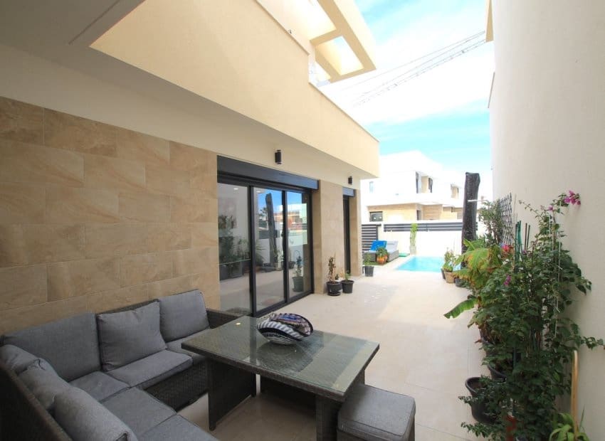 3 makuuhuone Huvila myytävänä paikassa Los Montesinos mukana uima-altaan - 387 500 € (Ref: 9596746)