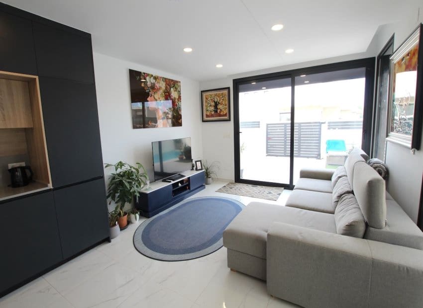 3 makuuhuone Huvila myytävänä paikassa Los Montesinos mukana uima-altaan - 387 500 € (Ref: 9596746)